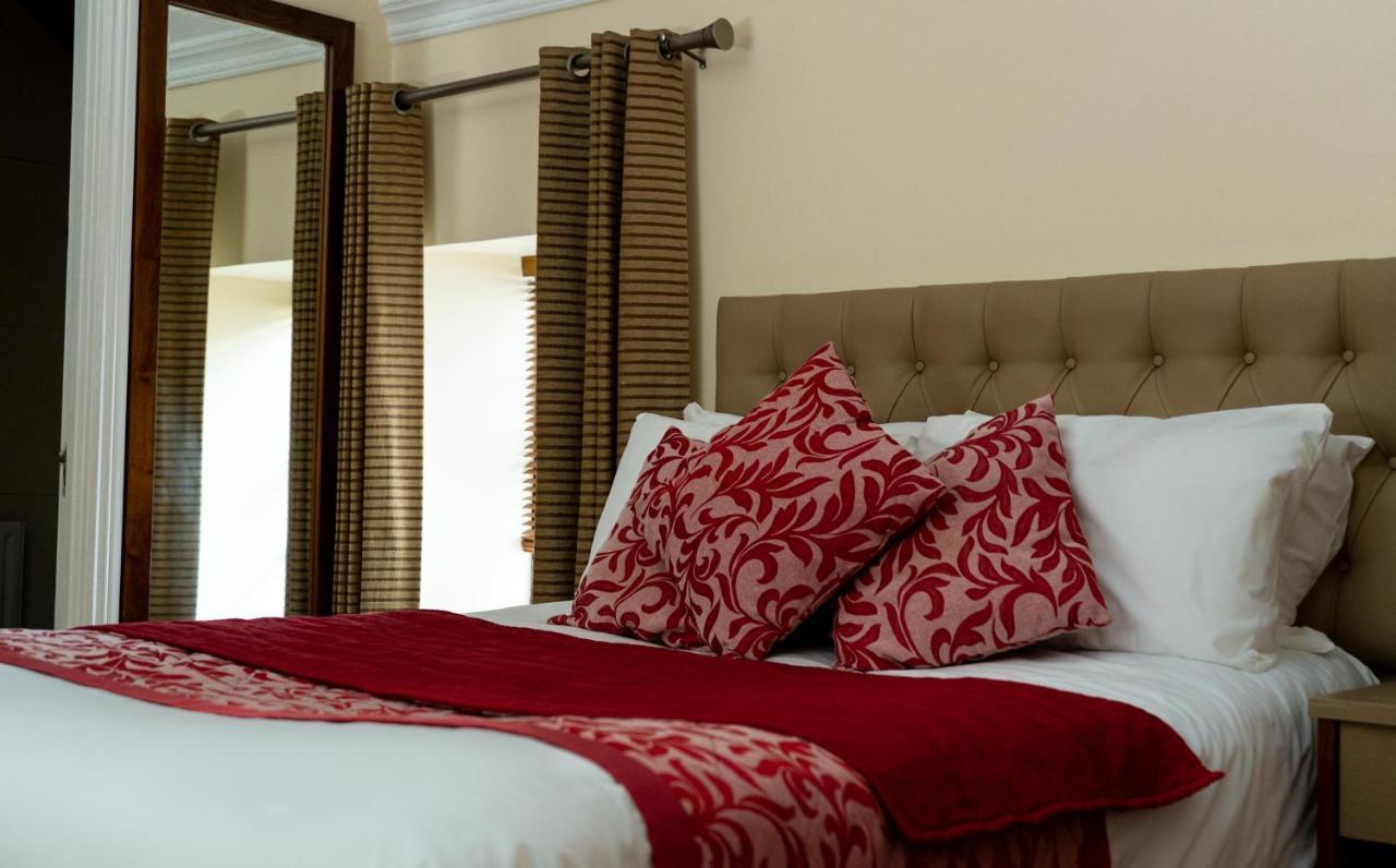 טרים Brogans Bar & Hotel מראה חיצוני תמונה
