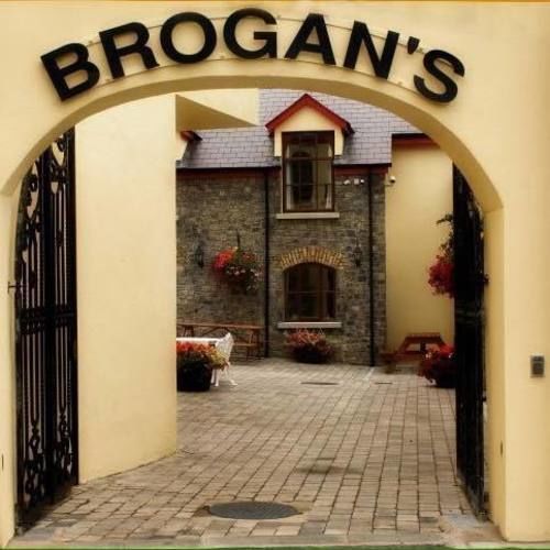 טרים Brogans Bar & Hotel מראה חיצוני תמונה